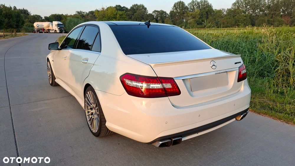 Mercedes-Benz E-Class 2009 photo 2