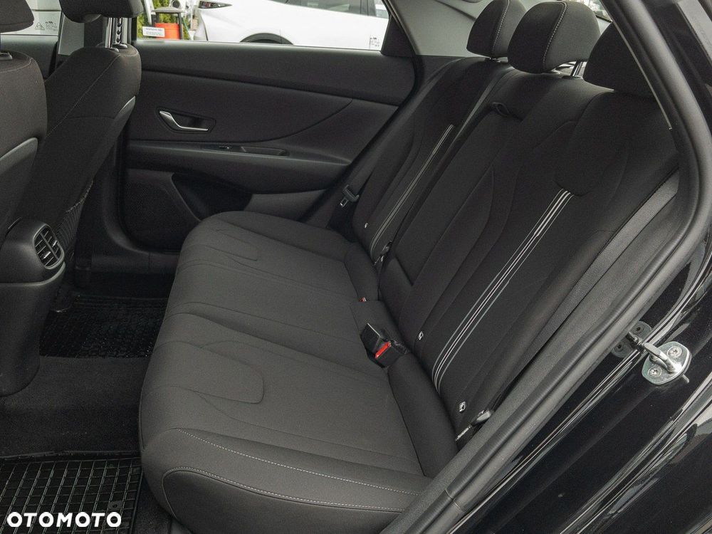 Hyundai Elantra - 23