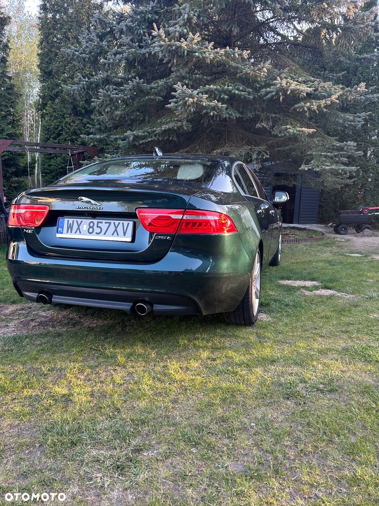Jaguar XE 25t Prestige - 4