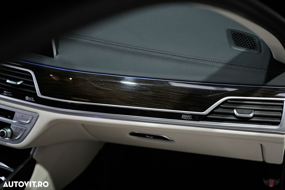 BMW Seria 7 745e - 13