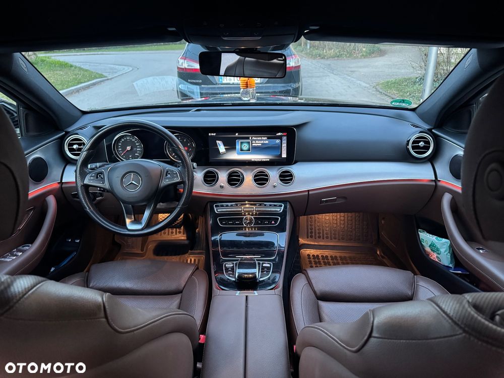 Mercedes-Benz Klasa E 400 4-Matic 9G-TRONIC - 8