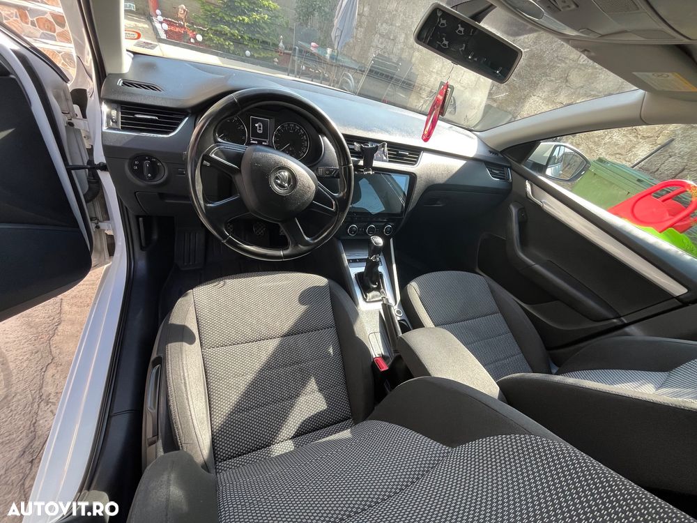 Skoda Octavia 1.4 TSI ELEGANCE - 11