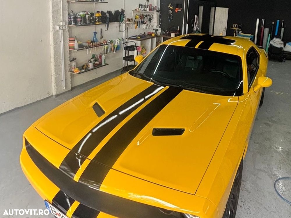 Dodge Challenger - 17