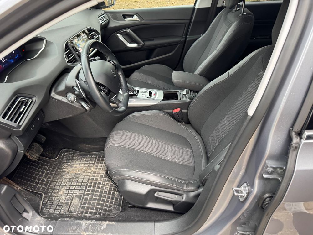 Peugeot 308 1.5 BlueHDi Allure S&S EAT8 - 26