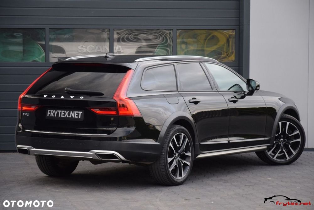 Volvo V90 Cross Country - 11