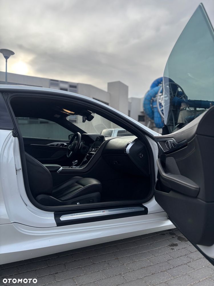 BMW Seria 8 840i - 14