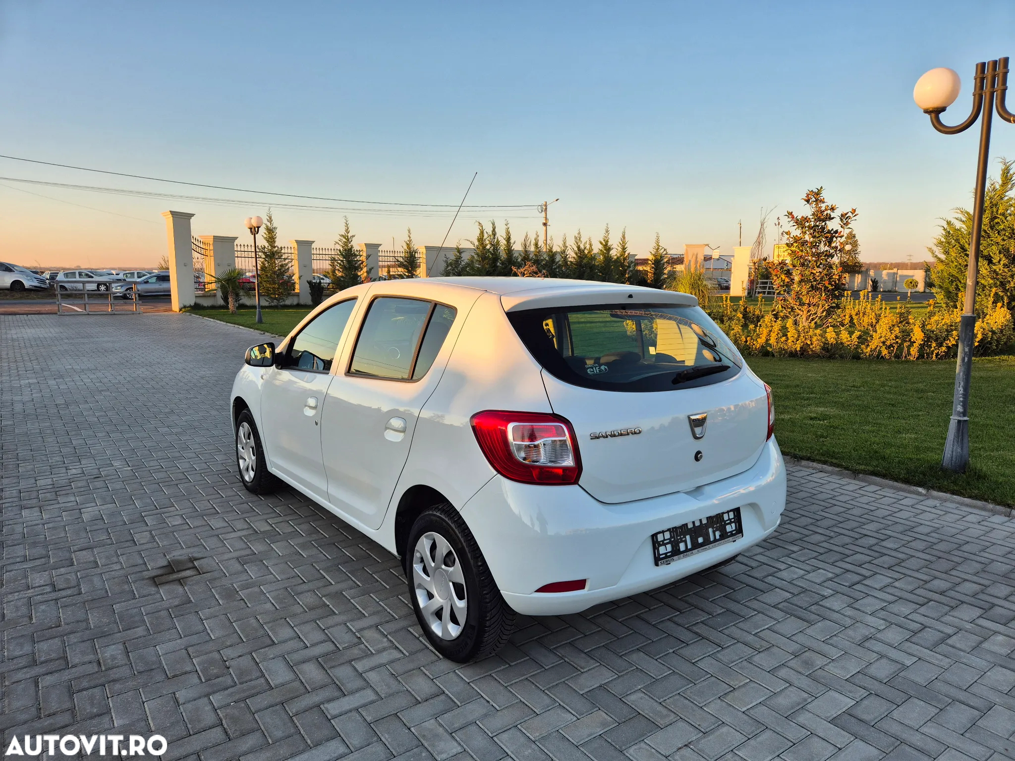 Dacia Sandero 1.2 16V 75 Laureate - 5