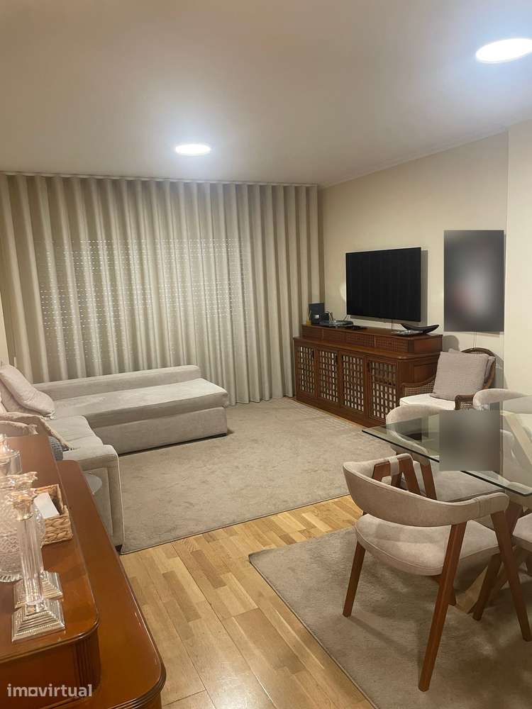 T3 Luminoso com Suite, Terraco, Garagem e Arrecadação - Grande imagem: 3/13