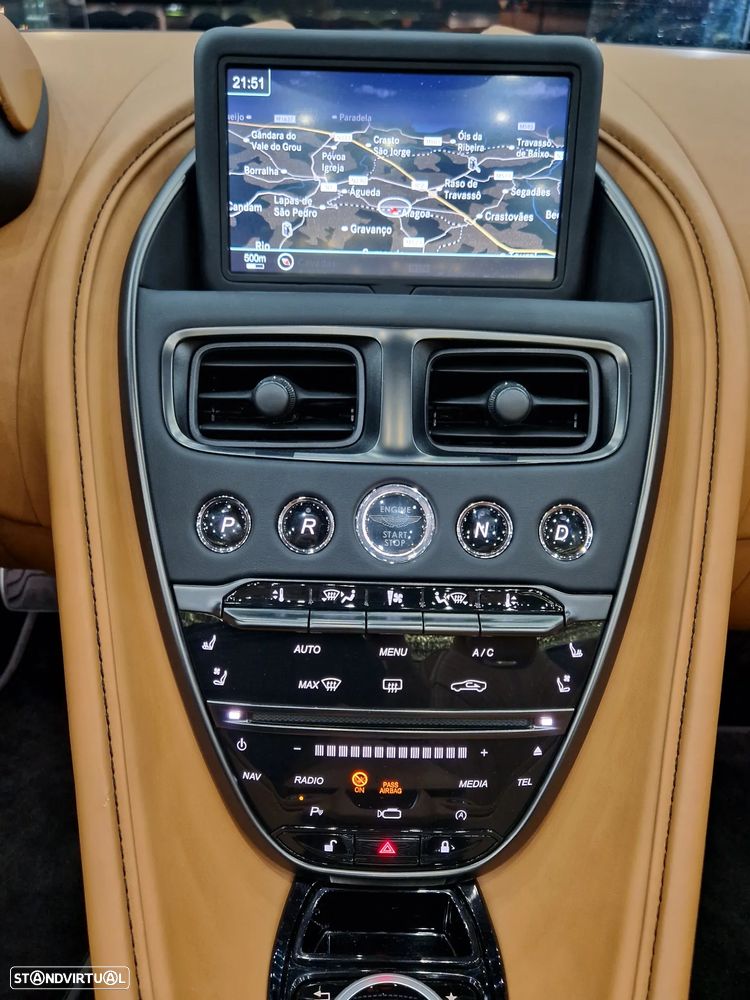 Aston Martin DB11 Volante V8 - 21