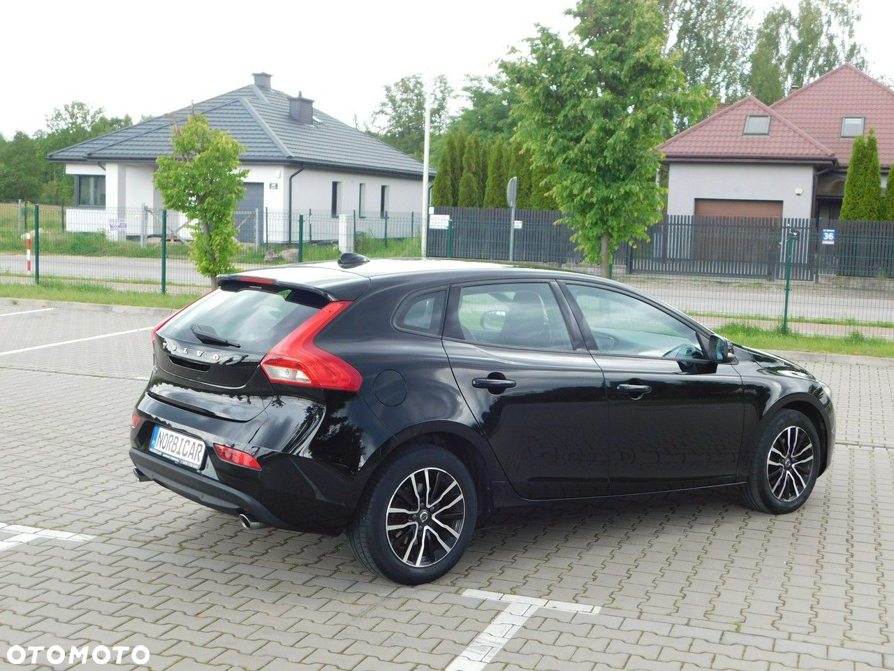 Volvo V40 - 25