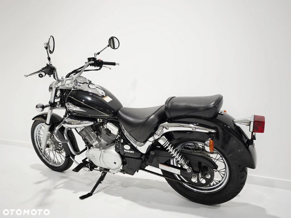 Suzuki Intruder - 10