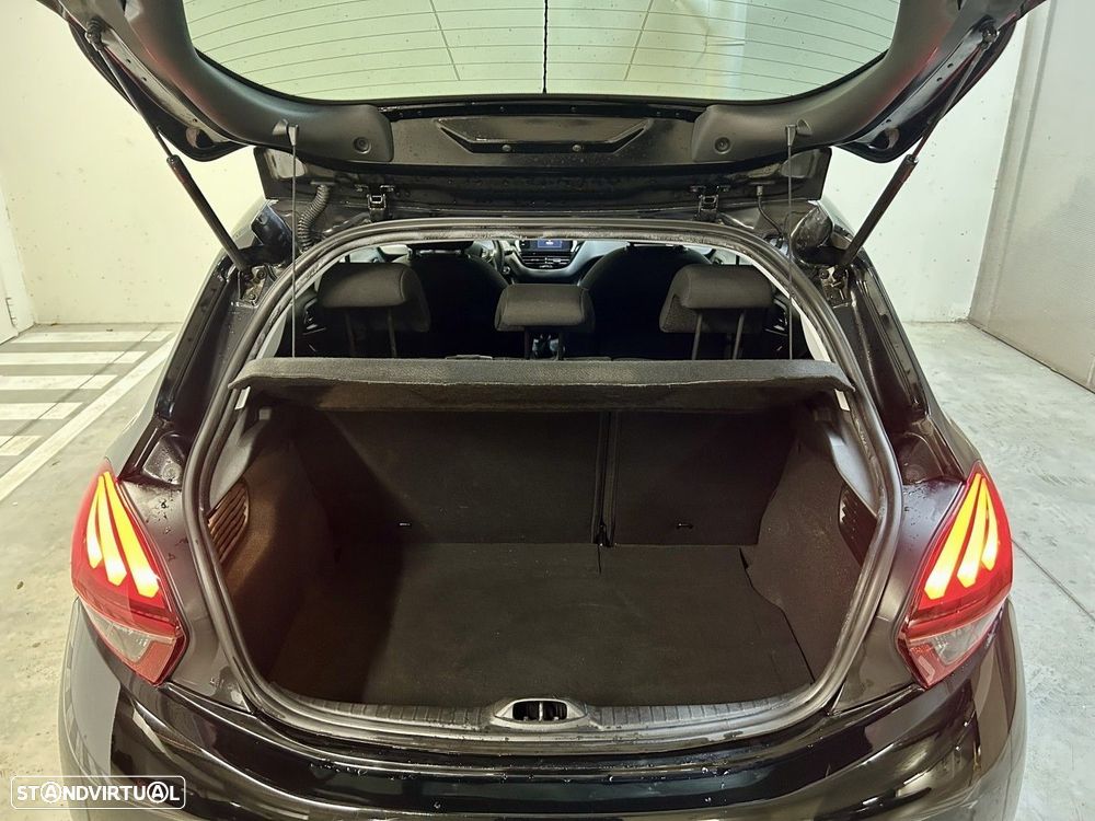 Peugeot 208 1.2 PureTech Style - 42