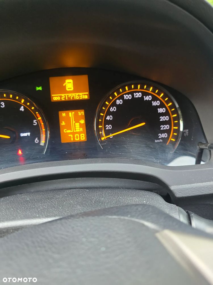 Toyota Avensis 2.2 D-4D Sol Plus - 10