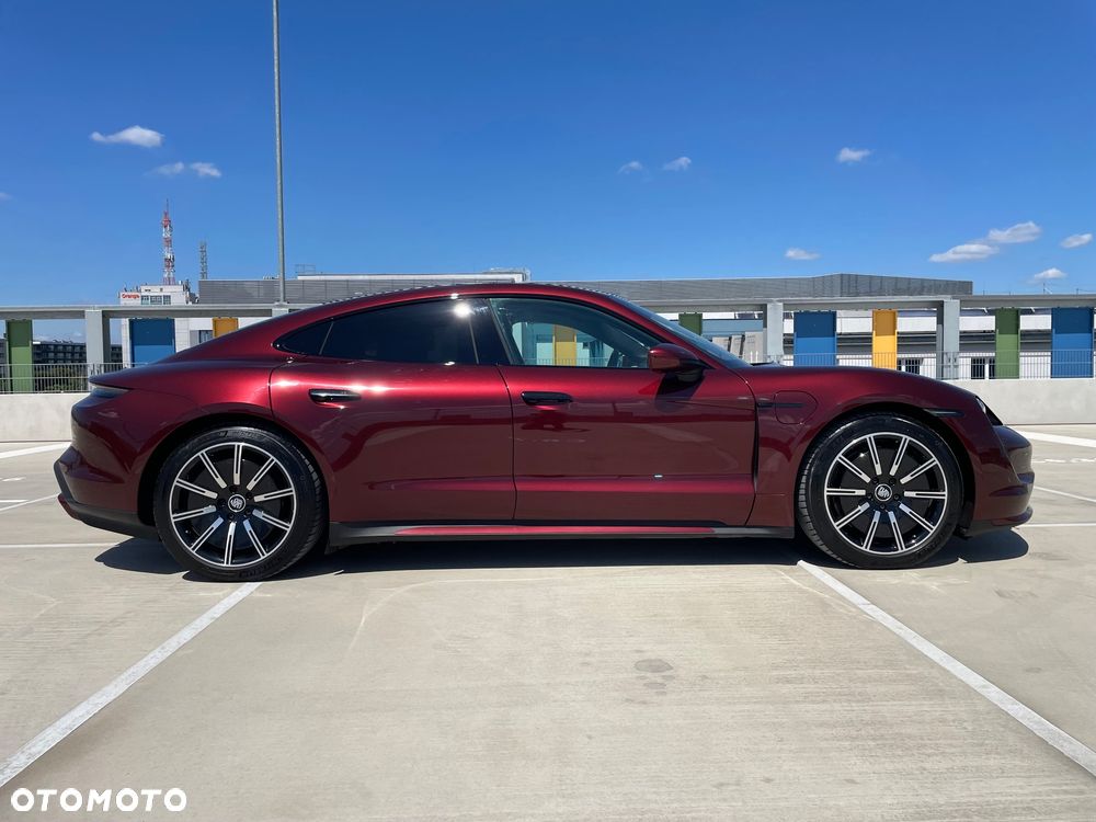 Porsche Taycan Turbo - 11