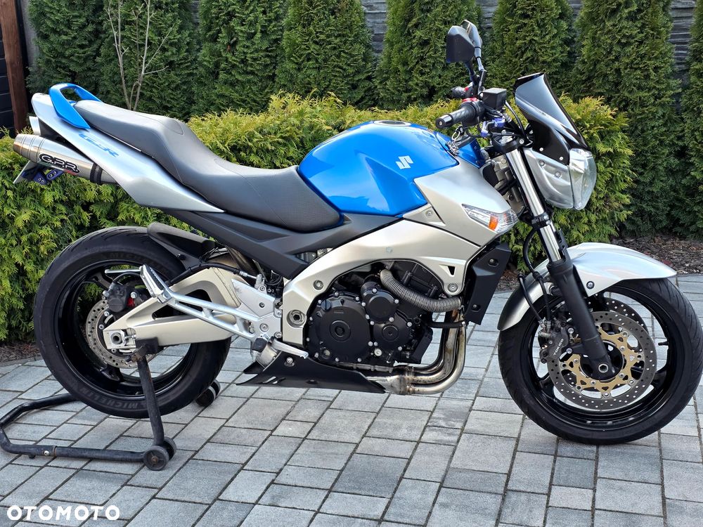 Suzuki GSR - 3