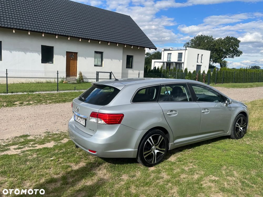 Toyota Avensis 1.8 Sol EU5 - 8