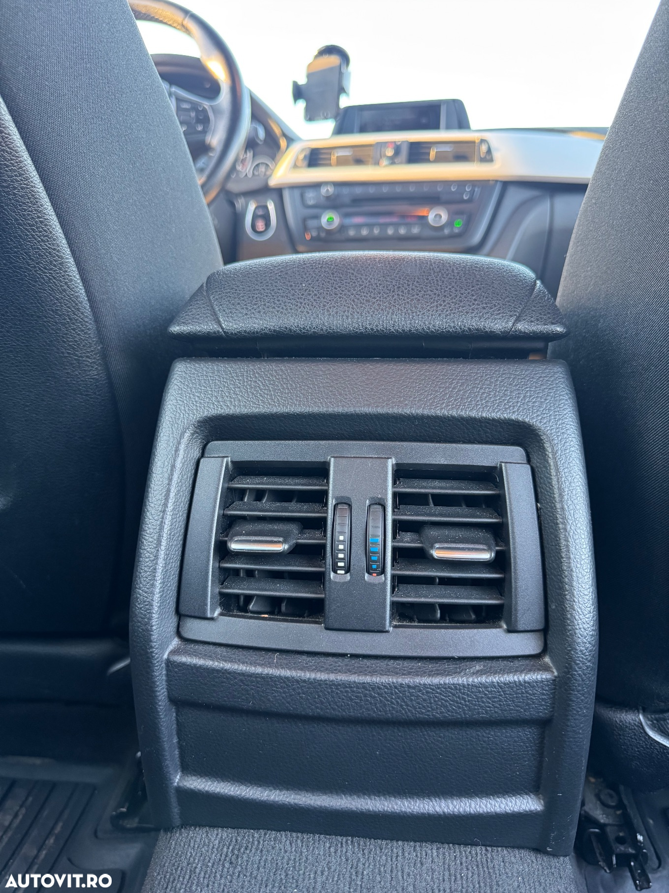 BMW Seria 3 318d - 28