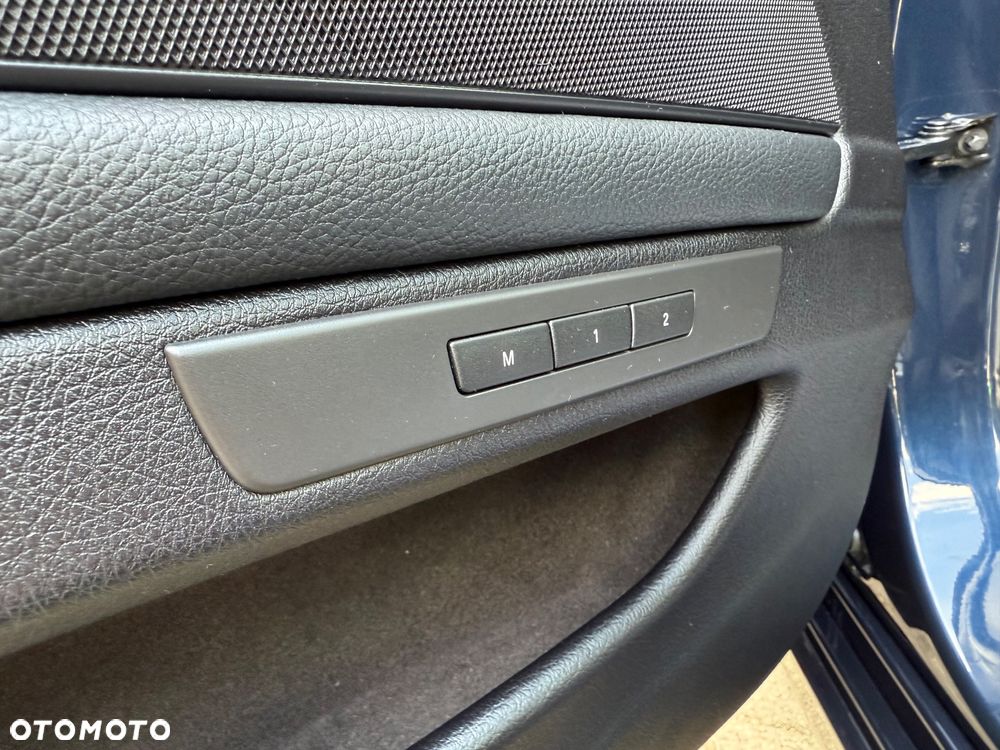 BMW Seria 5 530i Touring - 10