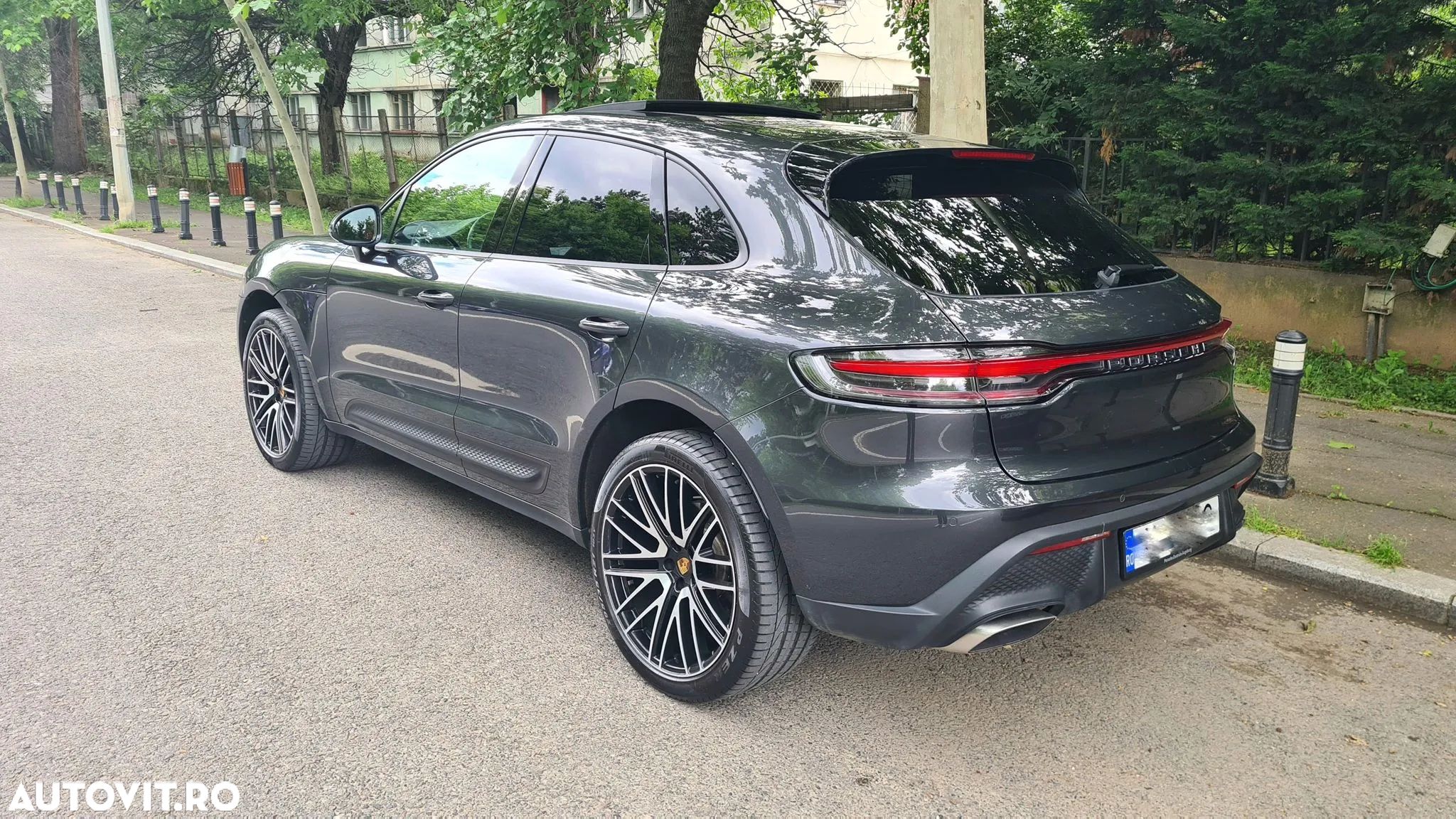 Porsche Macan - 1