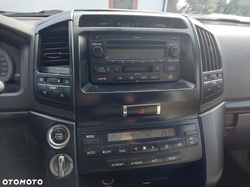 Toyota Land Cruiser - 12