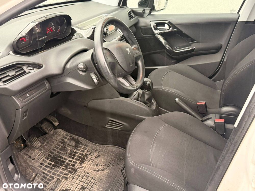 Peugeot 208 - 3