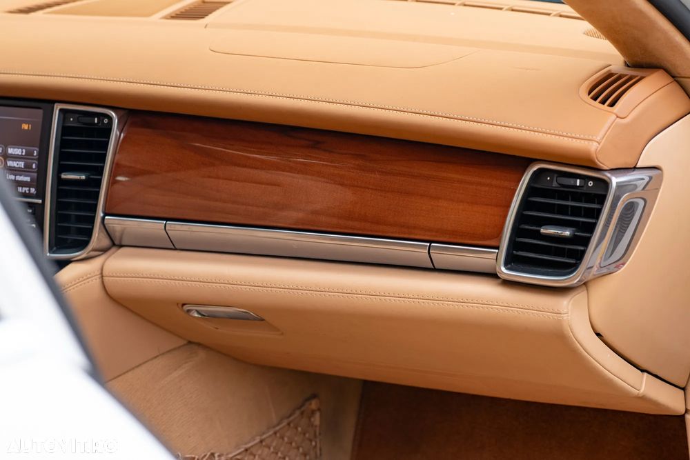 Porsche Panamera - 24