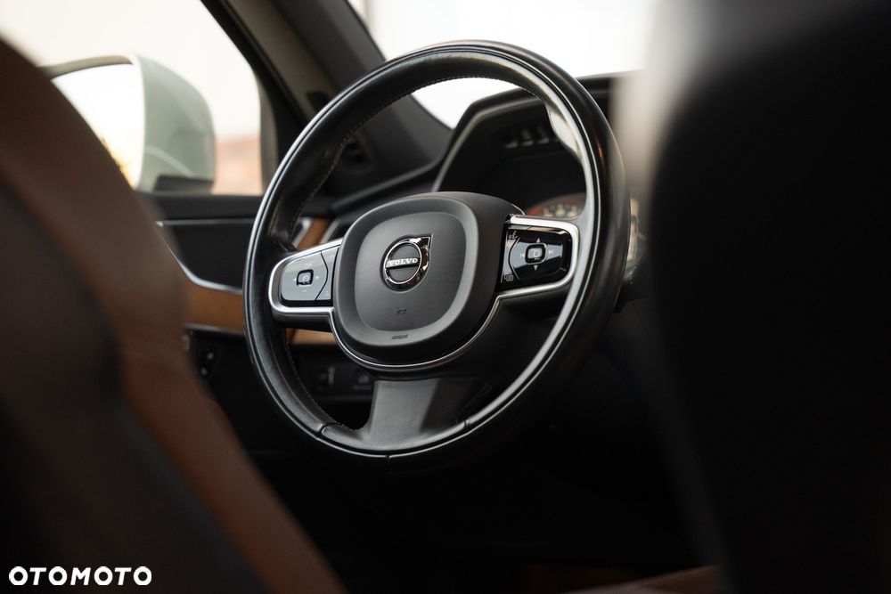 Volvo XC 90 B5 D AWD Geartronic Momentum - 27