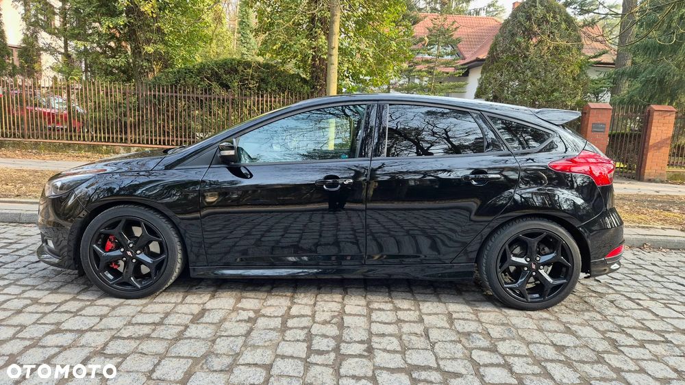Ford Focus 2.0 EcoBoost ST mit Leder-Sport-Paket - 9