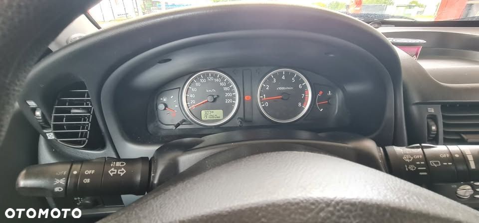 Nissan Almera 1.5 Base - 9