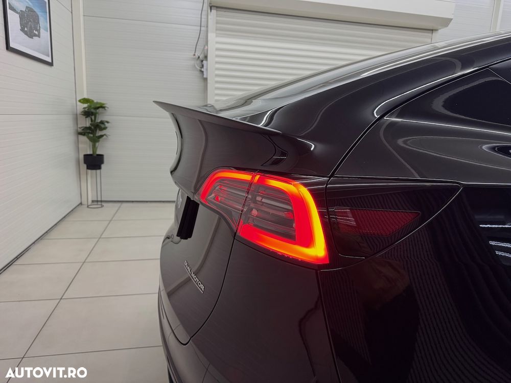 Tesla Model Y Performance Dual Motor AWD - 15