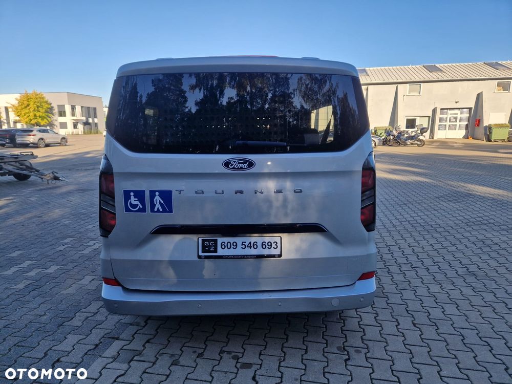 Ford Tourneo Custom - 17