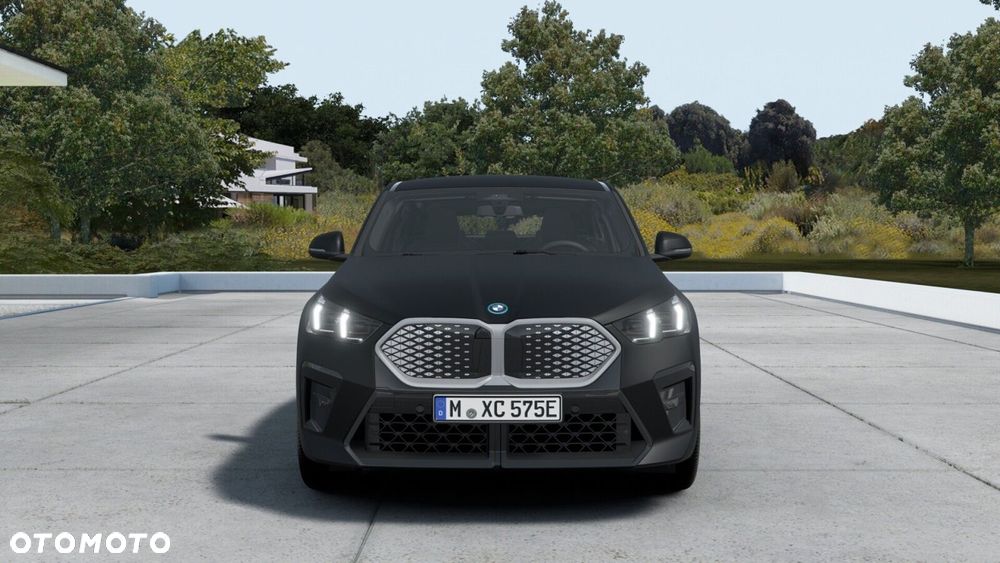 BMW iX2 eDrive20 66.5kWh M Sport - 4