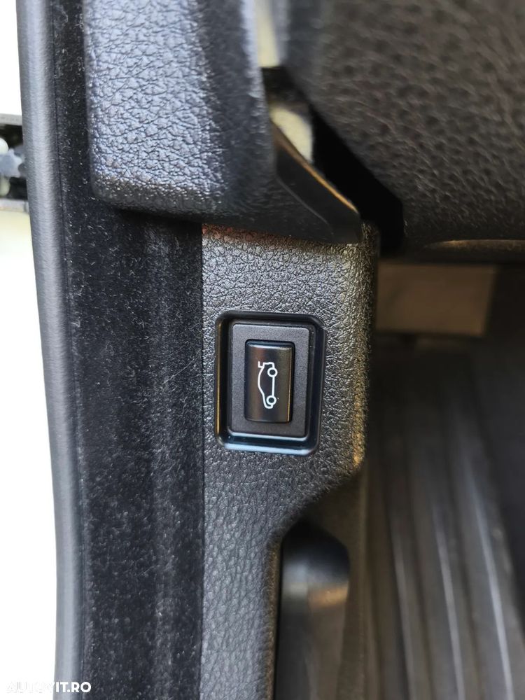 BMW Seria 5 525d xDrive Touring Sport-Aut. Luxury Line - 29