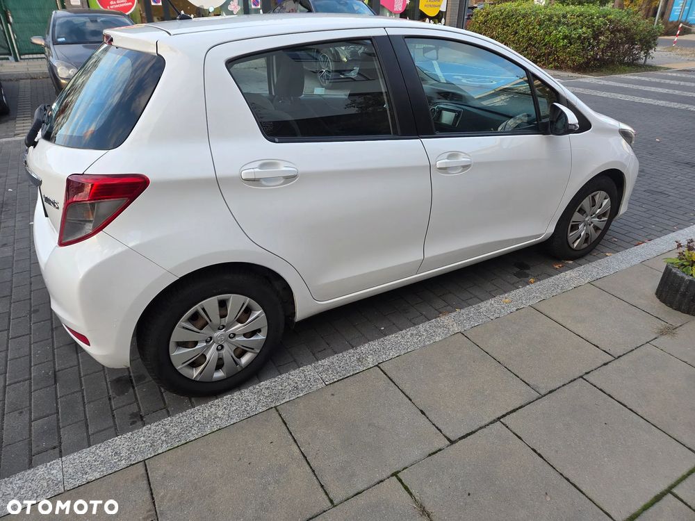 Toyota Yaris 2013 photo 2