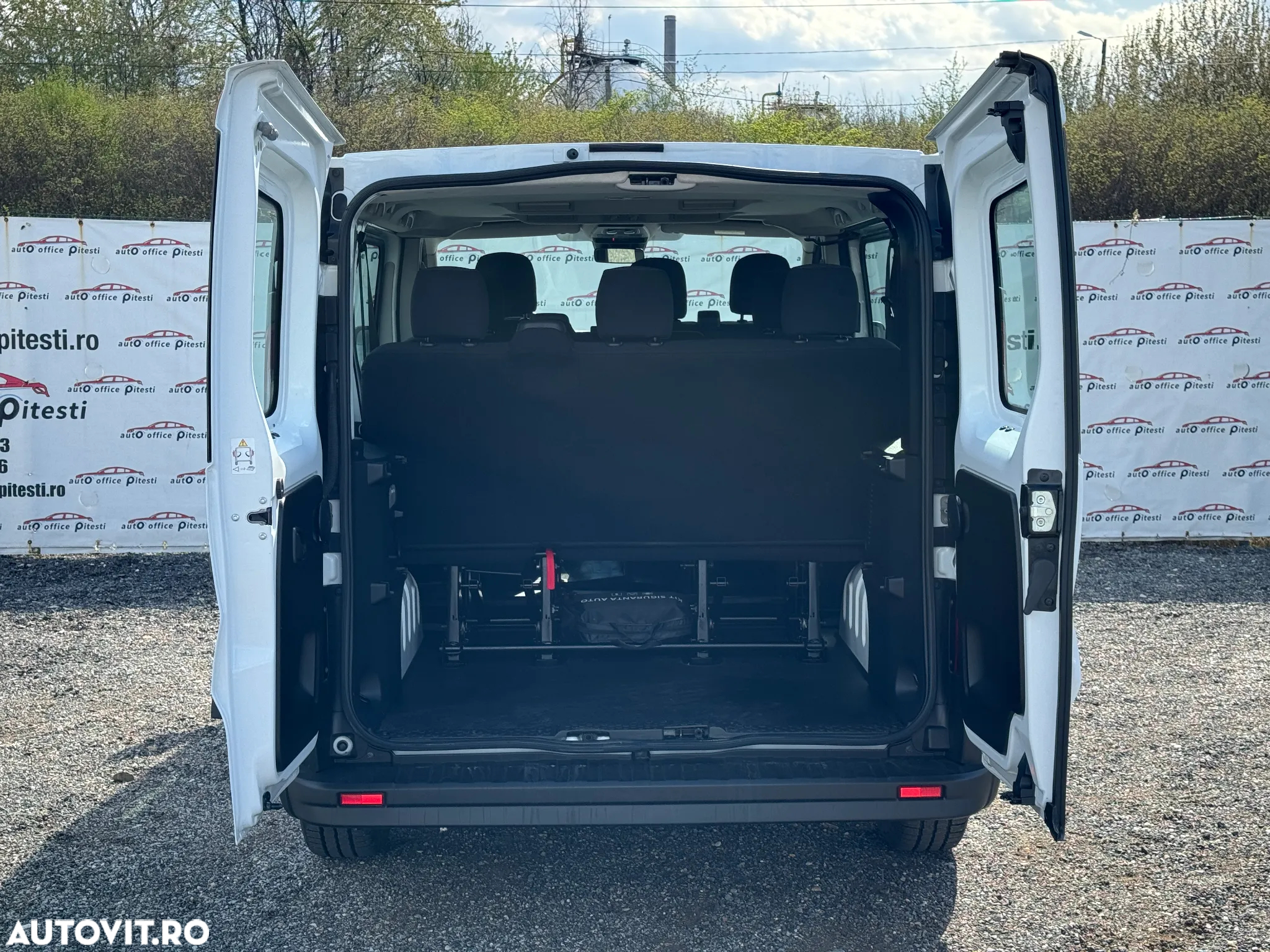 Renault Trafic Combi 2.0 Blue dCi 110 S&S L1 8+1 Life - 6