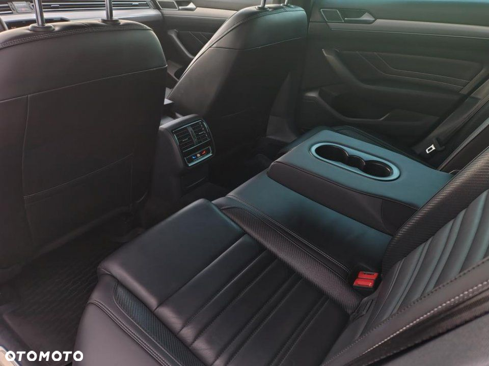 Volkswagen Passat - 12