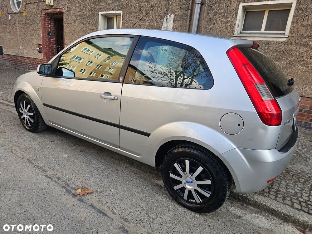 Ford Fiesta 1.3 Ghia - 6