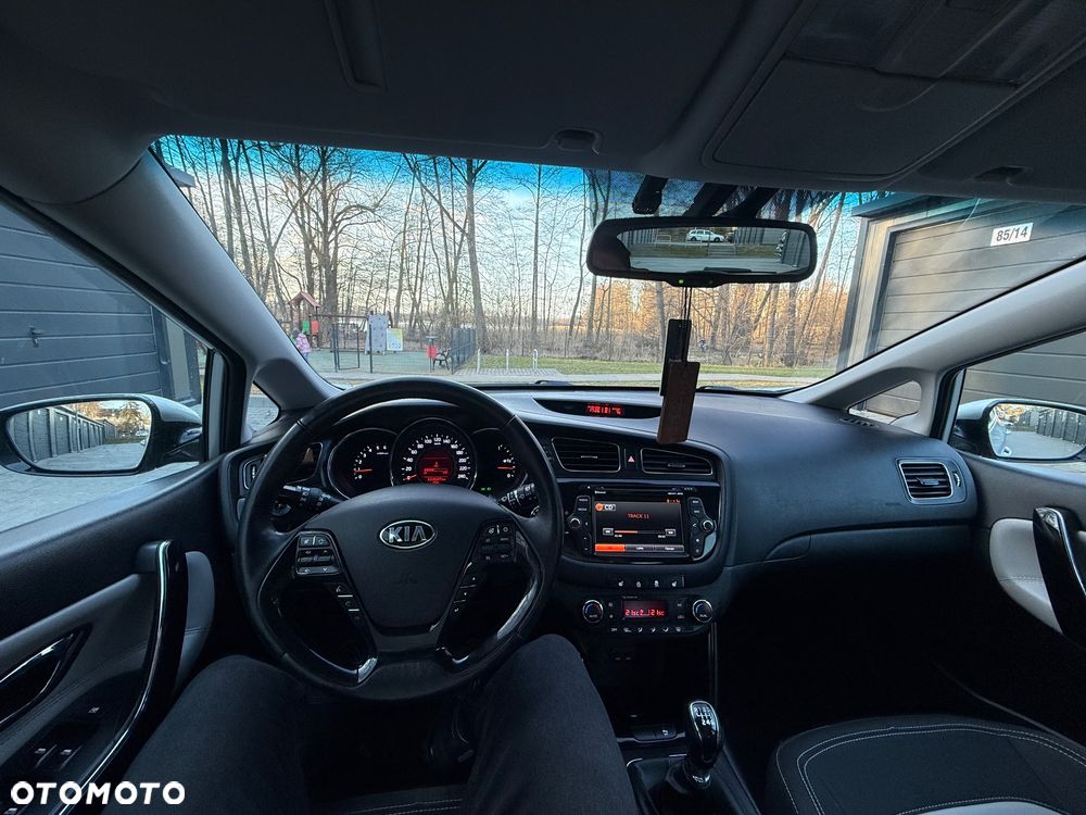 Kia Ceed 1.6 CRDi 128 Dream Team Edition - 11