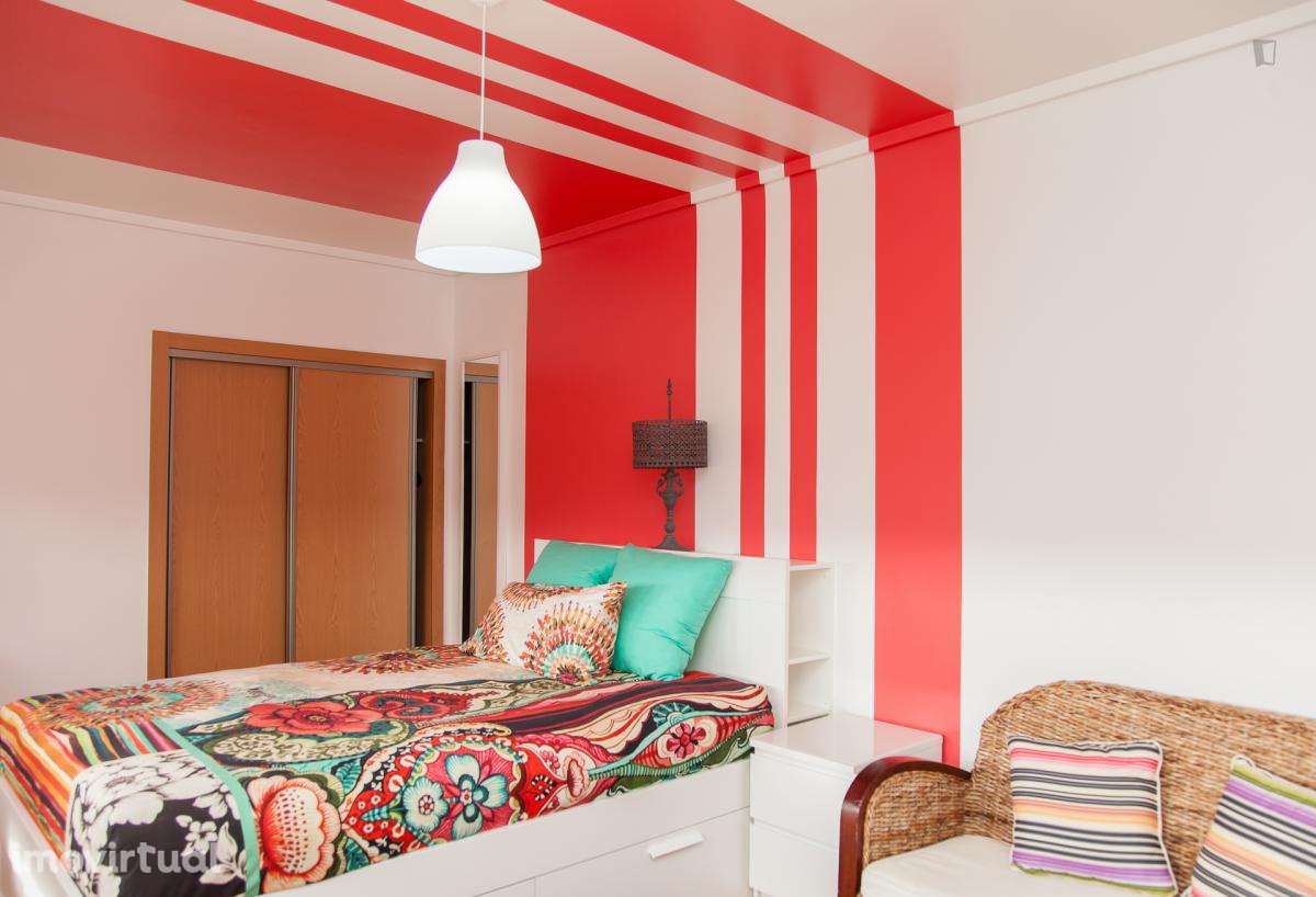 Quarto - localizado em Baixa Coimbra - Grande imagem: 4/37