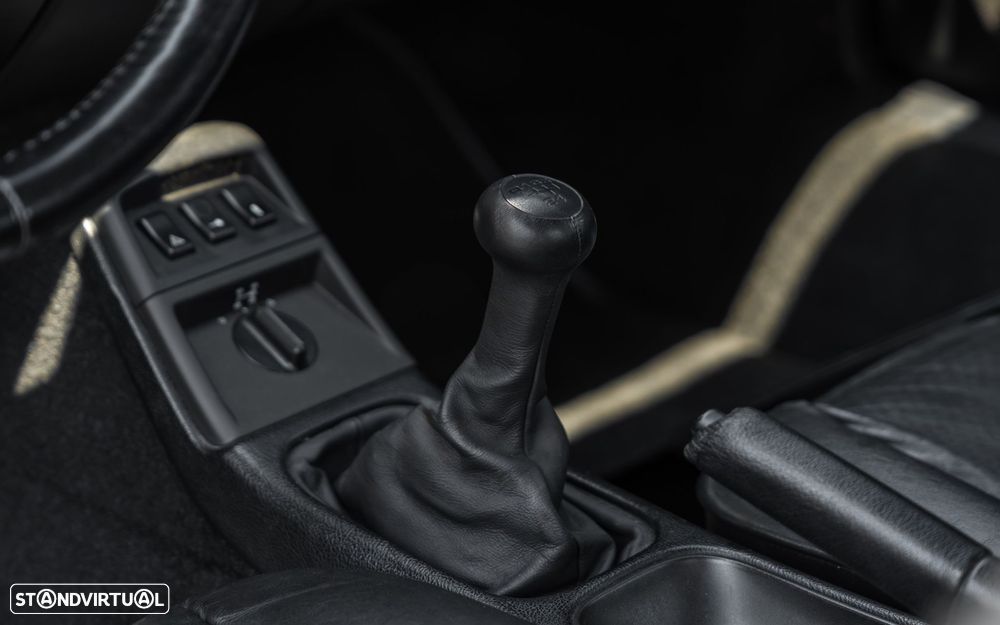Porsche 911 Série F - 12