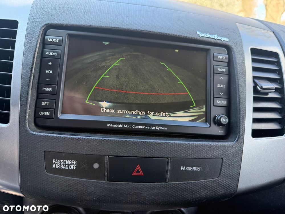 Mitsubishi Outlander 2.4 Instyle NAVI CVT - 19