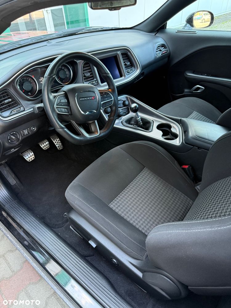 Dodge Challenger - 11