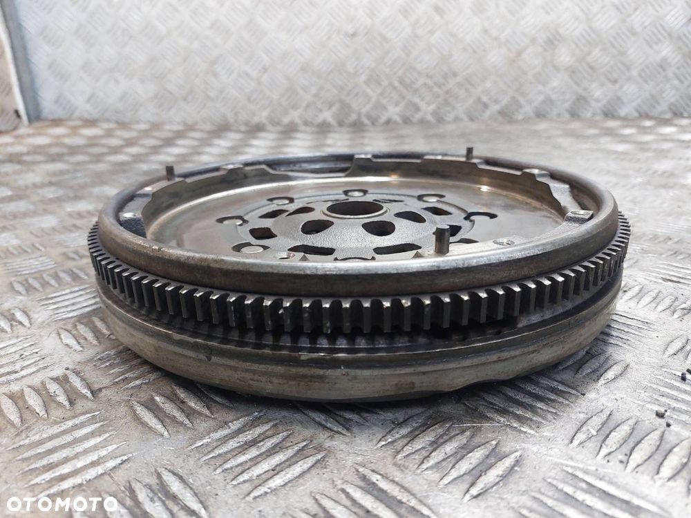 KOŁO DWUMASOWE AUDI A3 8P 2.0 FSI 06F105264C - 3