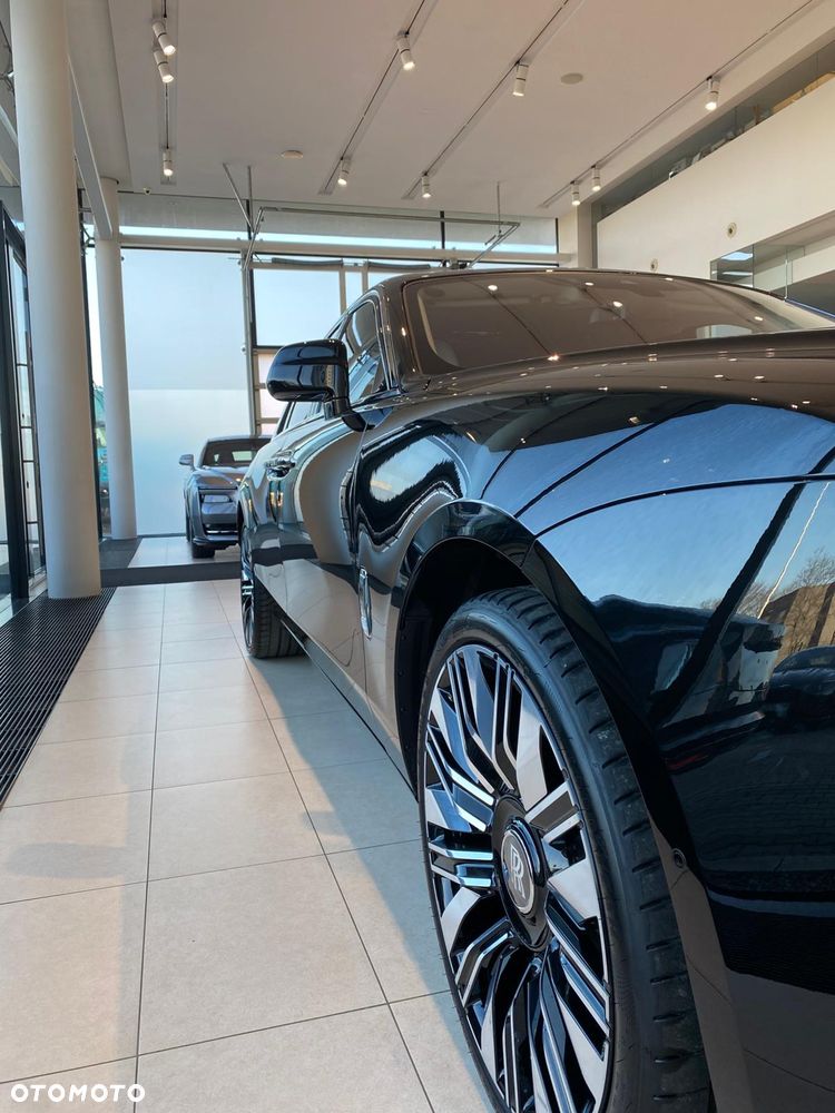 Rolls-Royce Ghost - 25