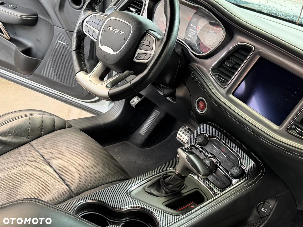 Dodge Challenger 6.2 Hellcat - 12