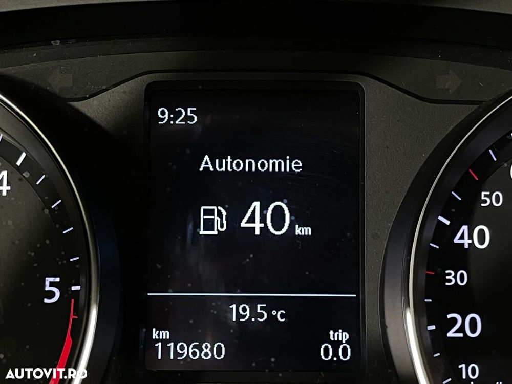 Volkswagen Passat 2.0 TDI Advance - 25