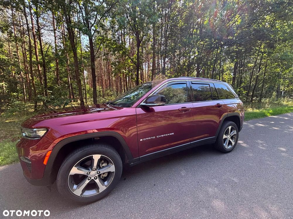 Jeep Grand Cherokee - 26