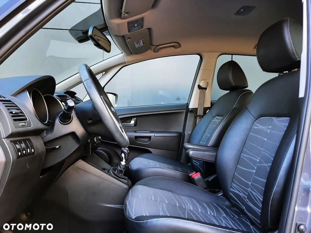 Kia Venga 1.6 L - 25