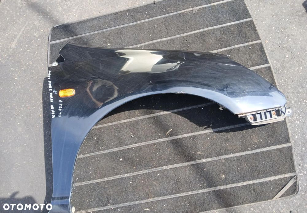 Honda Civic VII 3D błotnik prawy, lewy - 1