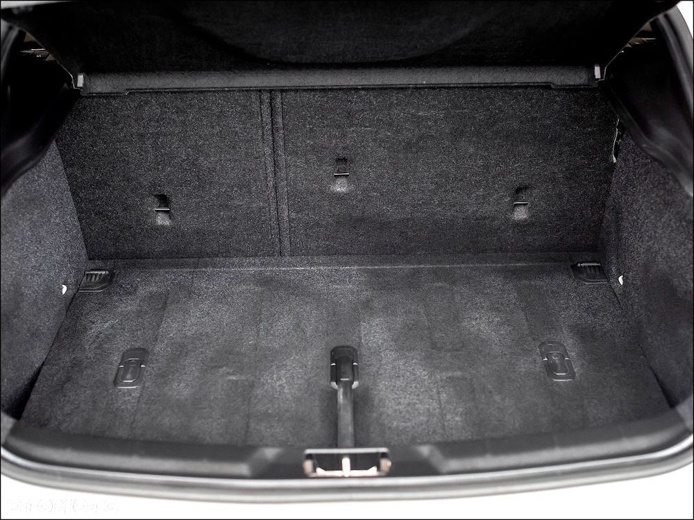 Volvo V40 Cross Country - 35
